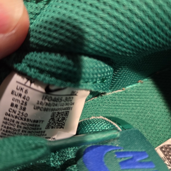 New In Box Nike Green and Blue Athletic Shoes Sz M 7 W 8.5. Awesome - Picture 10 of 10